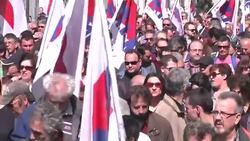 Sindicatos declaran huelga en Grecia contra la austeridad; miles de personas marchan News Clip