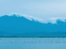 Fog On The Kwan Phayao the Lake,Timelapse Stock Footage