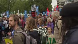 Thousands join pro-refugee march in London ahead of UN migrant summit News Clip
