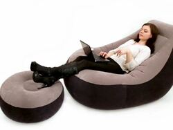 Woman with laptop Stock Footage