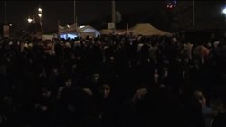 Thousands flock to Pearl Square for anti-govt protest Instructional Video