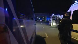 CLEAN : Fresh clashes between migrants and police in Calais News Clip