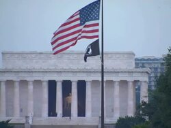 HD Lincoln Memorial Flag WS_1 (1080/24P) Stock Footage