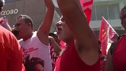 VOICED : Manifestacion frente a Globo contra la persecucion a Lula News Clip