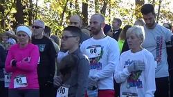 Runners Sing Star Spangled Banner Ahead of Fun Run News Clip