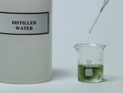 Universal indicator solution added to distilled water. Distilled water is chemically neutral, being neither acidic nor alkaline. Universal indicator turns green-yellow in neutral solutions Stock Footage