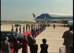 UK:  LONDON: PRESIDENT BILL CLINTON &amp; HILLARY CLINTON VISIT Instructional Video