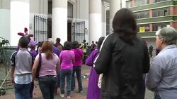 CLEAN : Venezuelan faithful gather ahead of Easter News Clip