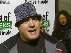 'The King of Queens' Celebration of Nine Successful Seasons in Style Stock Footage