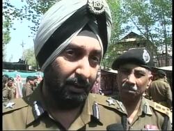 Militants and Indian army shoot-out in Srinagar News Clip