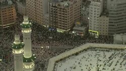 Islamic pilgrims surge into the city of Mecca and surround the sacred site of Kaaba. Stock Footage