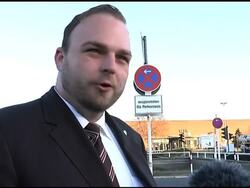 WRAP Workers braced for job cuts; ADDS GM CEO presser News Clip