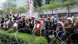 CLEAN : Thai protesters besiege PM's crisis HQ News Clip