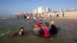 CLEAN : Palestinians take a holiday dip in Israeli waters News Clip
