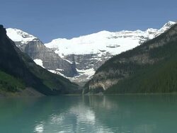 WS View of Louise Lake in Banff Nationalpark / Lake Louise, Alberta, Canada Stock Footage