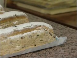 Feature on bakery making Christollen cake for Turkey's German residents News Clip