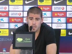 Valdes believes Barcelona and Real Madrid under si Stock Footage