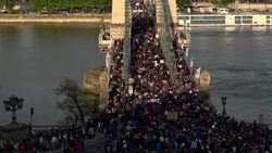 70,000 strong rally for university in Budapest Instructional Video