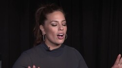 Model Ashley Graham shares an embarrassing Anna Wintour story News Clip