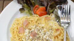 The spaghetti white sauce with bacon. Stock Footage