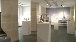 VOICED : Subastaran los famosos candados del amor de Paris News Clip