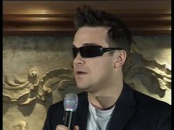 Robbie Williams press conference with a hangover News Clip