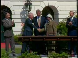 1993 medium shot Clinton standing behind Arafat and Rabin shaking hands / Washington DC Stock Footage
