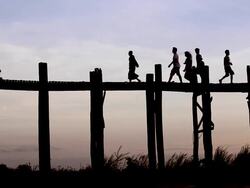 U Bein Bridge in Mandalay, Myanmar Stock Footage