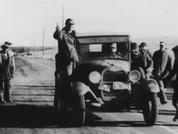 Farmer group arms to break picket lines in produce price war Stock Footage