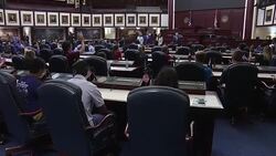 VOICED : Estudiantes de Parkland dicen #NeverAgain a politicos de EEUU News Clip