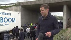 Refugee crisis continues - Aid delivered to migrants in Calais News Clip
