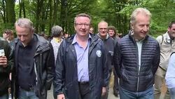 CLEAN : Rebel members of Frances ruling party hike symbolic mountain News Clip