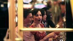 young woman playing slots in Vegas casino hits jackpot, celebrates with friends Stock Footage