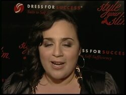 Rachel Hunter hosts fashion show dedicated to weight loss News Clip