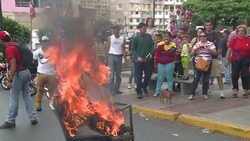 CLEAN : Venezuelans burn Obama and Maduro puppets for Easter News Clip