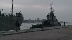 CLEAN : Relatives help Ukraine sailors blocked by News Clip