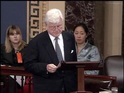 The Senate voted overwhelmingly Wednesday to confirm Robert Gates as defense secretary, with Democrats and Republicans portraying him as the man who will help overhaul President Bush's Iraq policies Instructional Video