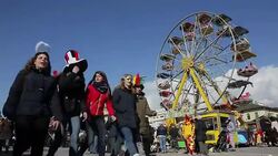 CLEAN : Giant caricatures of political News Clip