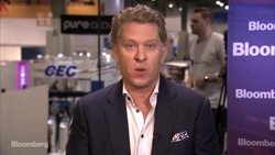 Turner CEO Expects AT&T-Time Warner Deal to Close News Clip