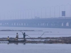 WS Fishermen with nets and pirogues with logs / Lagos, Nigeria Stock Footage