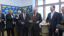 Russia Nationalists toast Le Pen's success Instructional Video