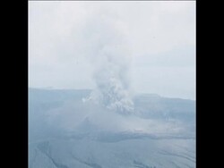 SYND 7 9 76 VOLCANO ERUPTS NEAR TAAL IN THE PHILIPPINES News Clip