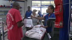 CLEAN : Vanuatu locals stock up on food News Clip