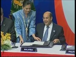 Downer signs friendship pact News Clip