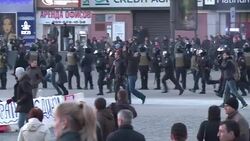 CLEAN : Rival protests in eastern Ukraine add to growing tension News Clip