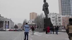 CLEAN : Lenin statue survives bomb plot in rebel Ukraine News Clip