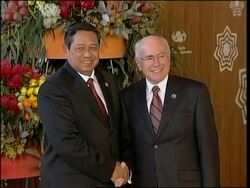 WRAP Arrivals for APEC summit, ADDS Bush with Asian leaders, bilat meetings News Clip