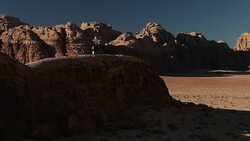 lone man walking in wadi rum, valley of the moon, jordan Stock Footage