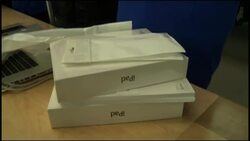 Shoppers queue for hours as 2nd generation iPad is released in the US News Clip
