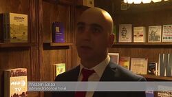 VOICED : Banksy abre hotel frente a muro israeli en Cisjordania News Clip